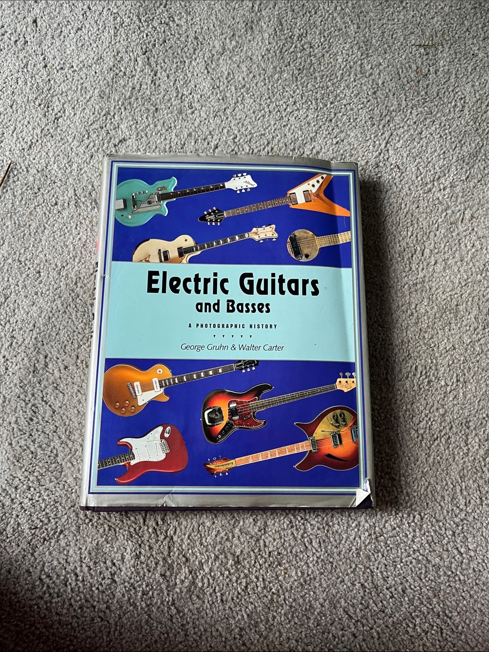 Electric Guitars and Basses (Blue Cover) - George Gruhn & Walter Carter